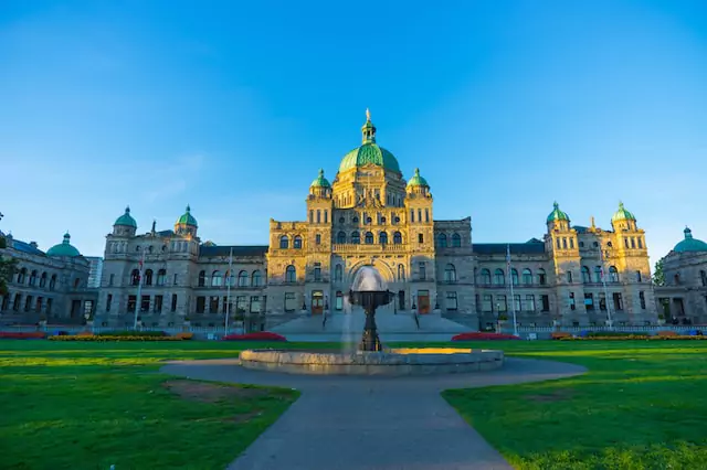 Les bâtiments du Parlement de Colombie-Britannique, situés à Victoria, servent de siège à l'Assemblée législative de la Colombie-Britannique.